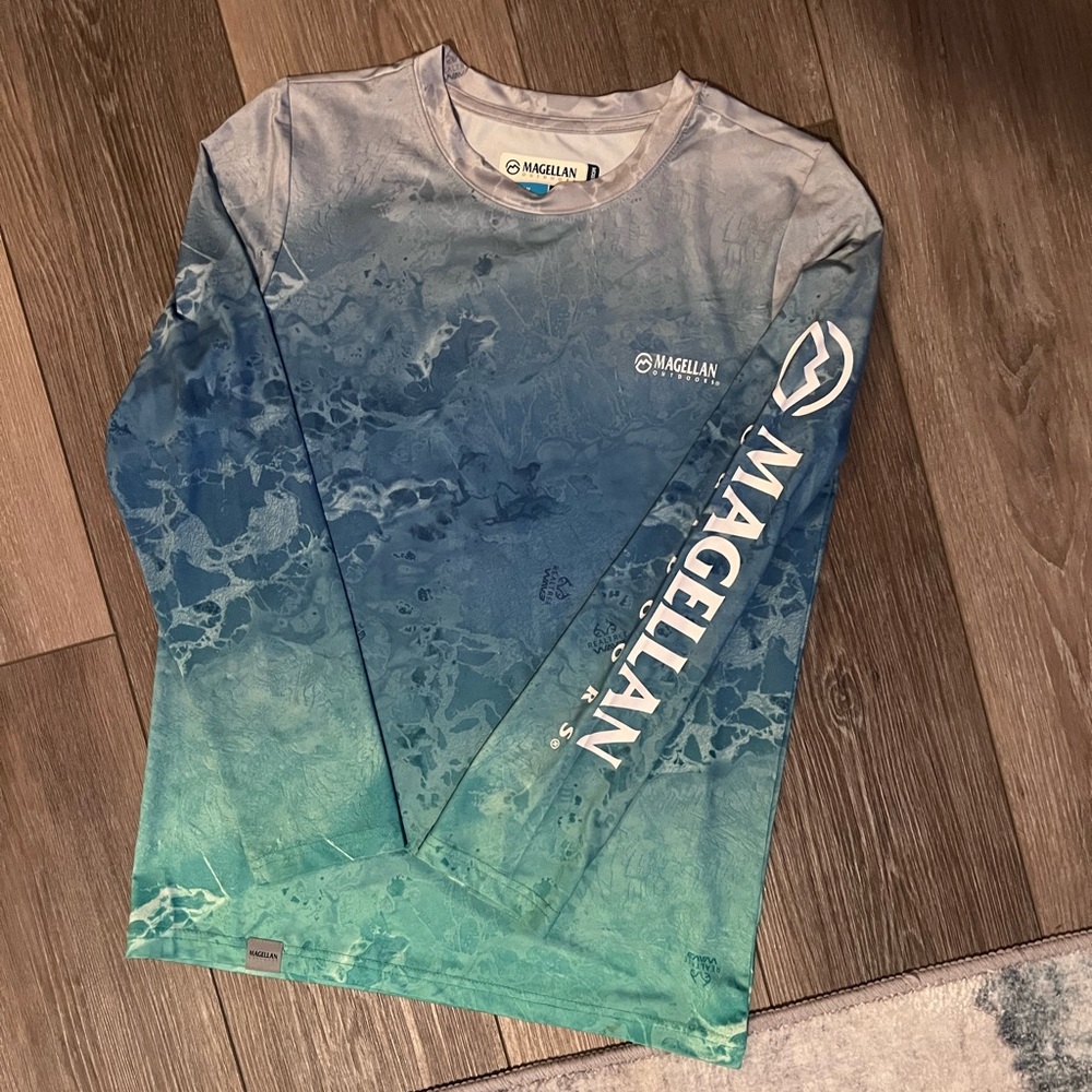 Boys youth medium Magellan fishing shirt